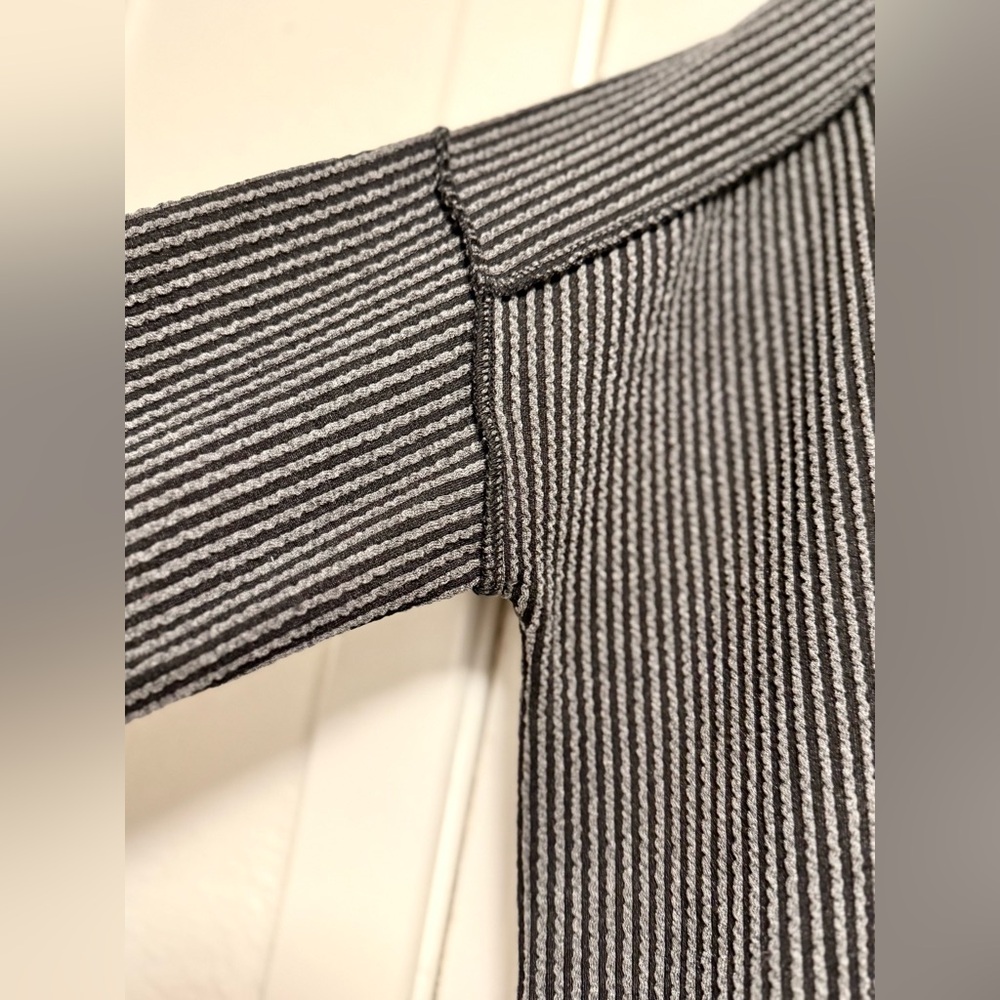 Zenana Outfitters Black and White Ribbed Top - Picture 4 of 8